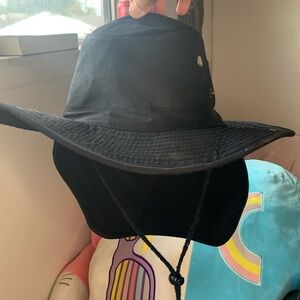 Black sun hat